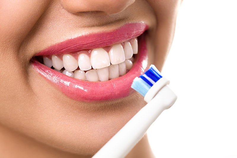 الإعتناء بصحة اللثة للحفاظ على صحة الأسنان