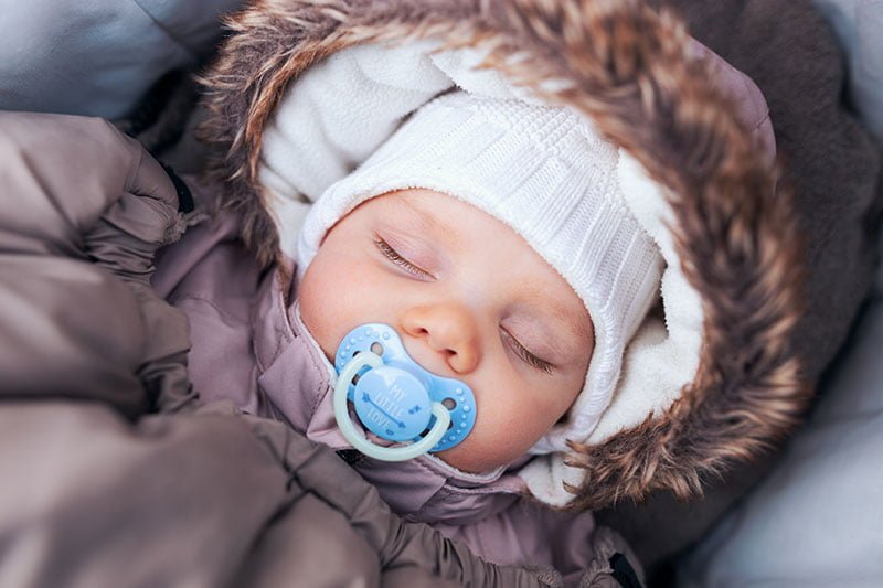 On protège la peau de bébé du froid