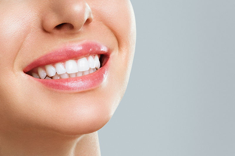 صحة الفم والأسنان بطرق طبيعية