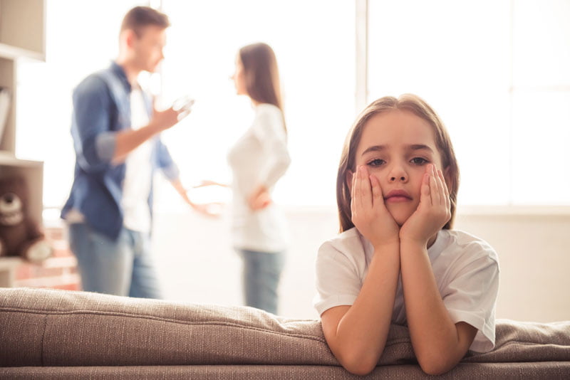 أخطاء تربوية يرتكبها الآباء بعد الطلاق