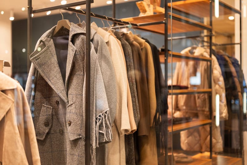 كيفية جمع الملابس الشتوية بطريقة ذكية ومنظّمة