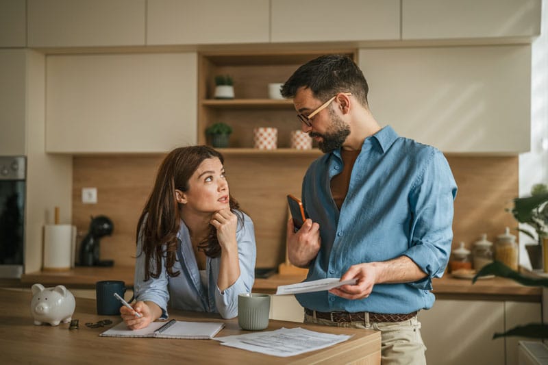 المال بين الأزواج: كيف يجب إدارته؟